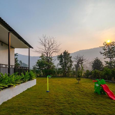 Saffronstays Turquoise Maison, Karjat Eksteriør billede