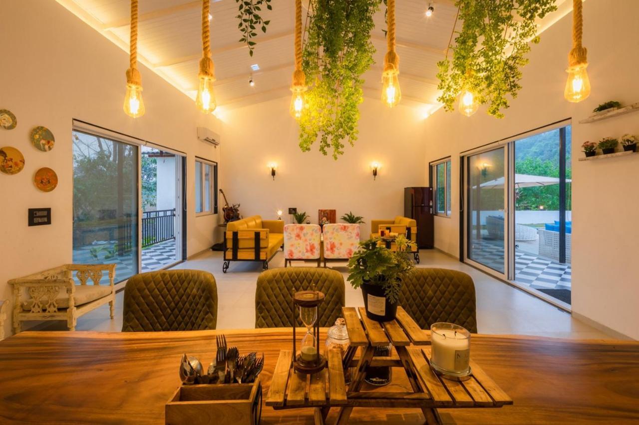 Saffronstays Turquoise Maison, Karjat Eksteriør billede