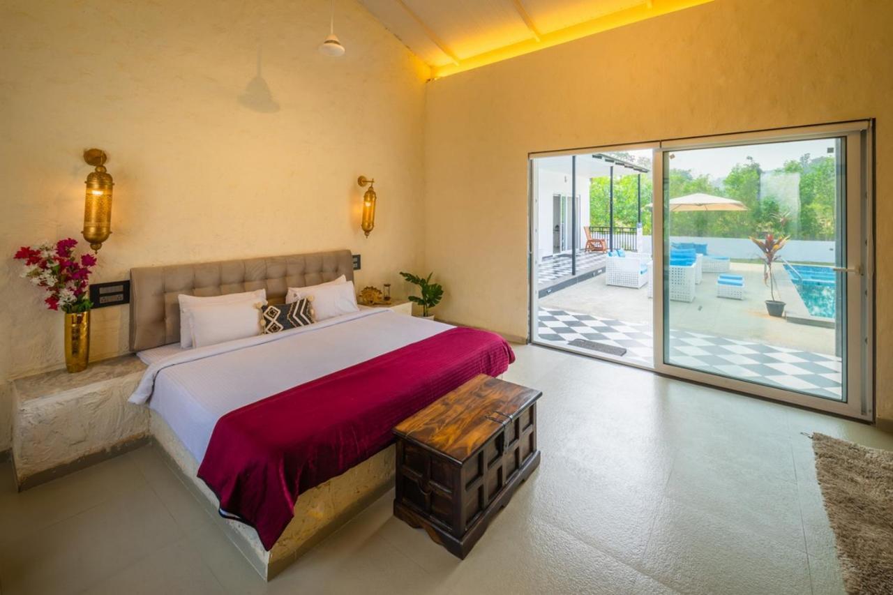 Saffronstays Turquoise Maison, Karjat Eksteriør billede