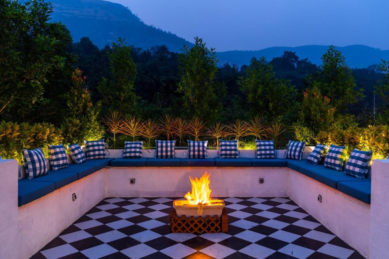 Saffronstays Turquoise Maison, Karjat Eksteriør billede