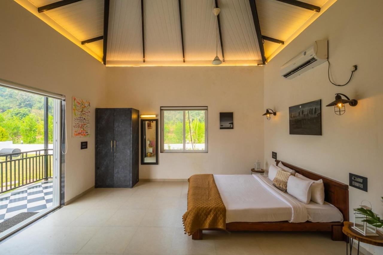 Saffronstays Turquoise Maison, Karjat Eksteriør billede