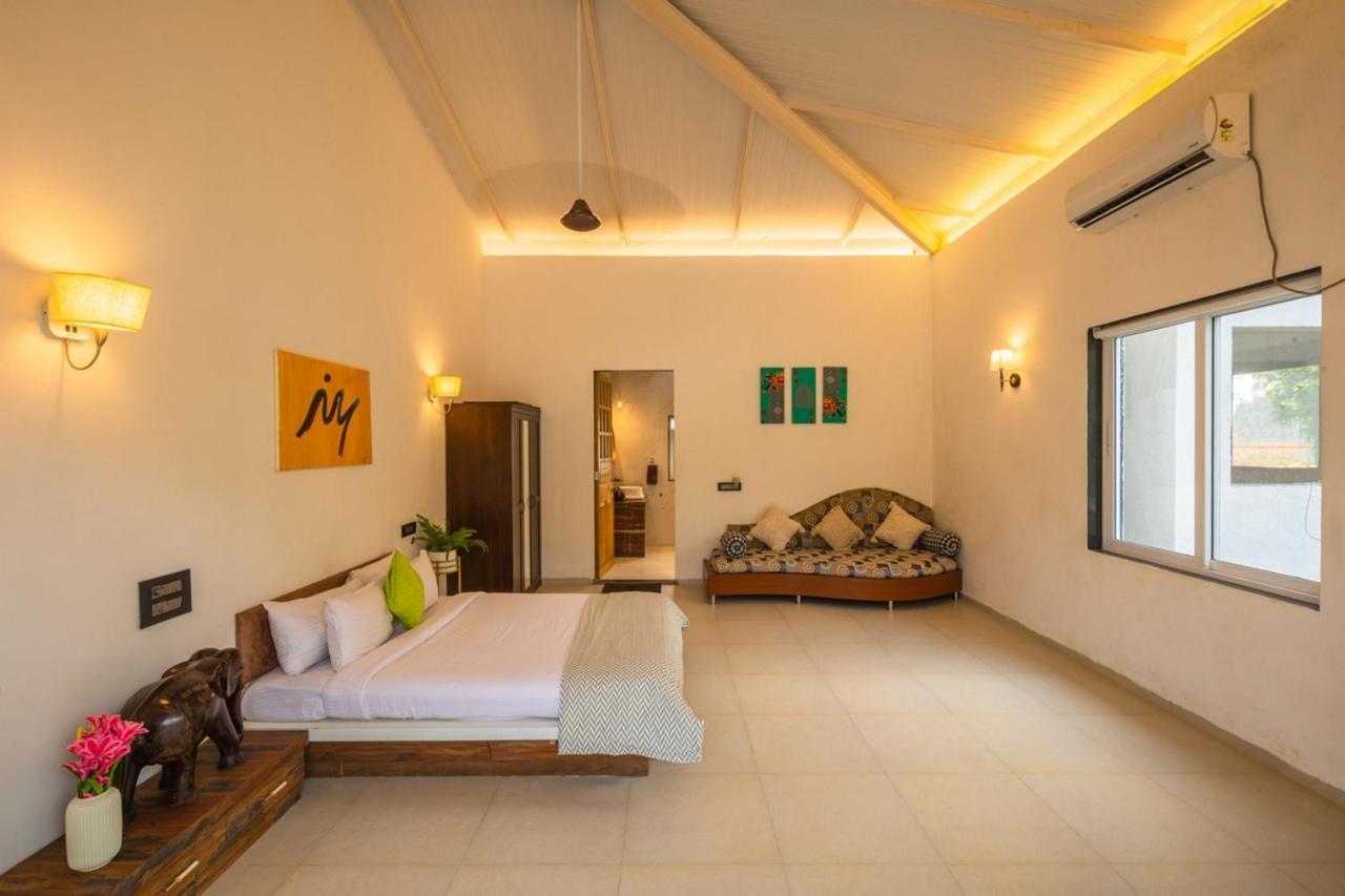 Saffronstays Turquoise Maison, Karjat Eksteriør billede