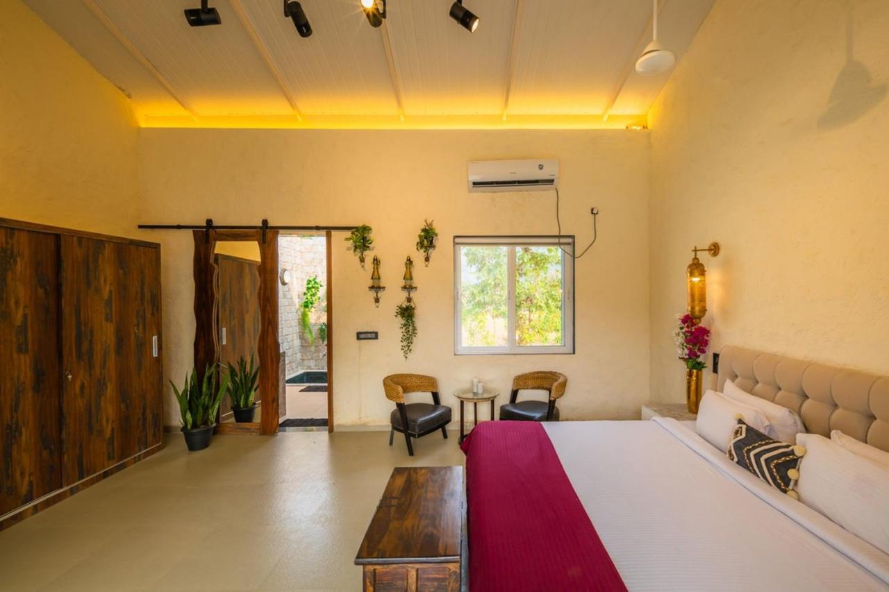 Saffronstays Turquoise Maison, Karjat Eksteriør billede