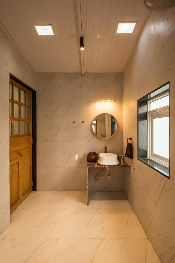 Saffronstays Turquoise Maison, Karjat Eksteriør billede