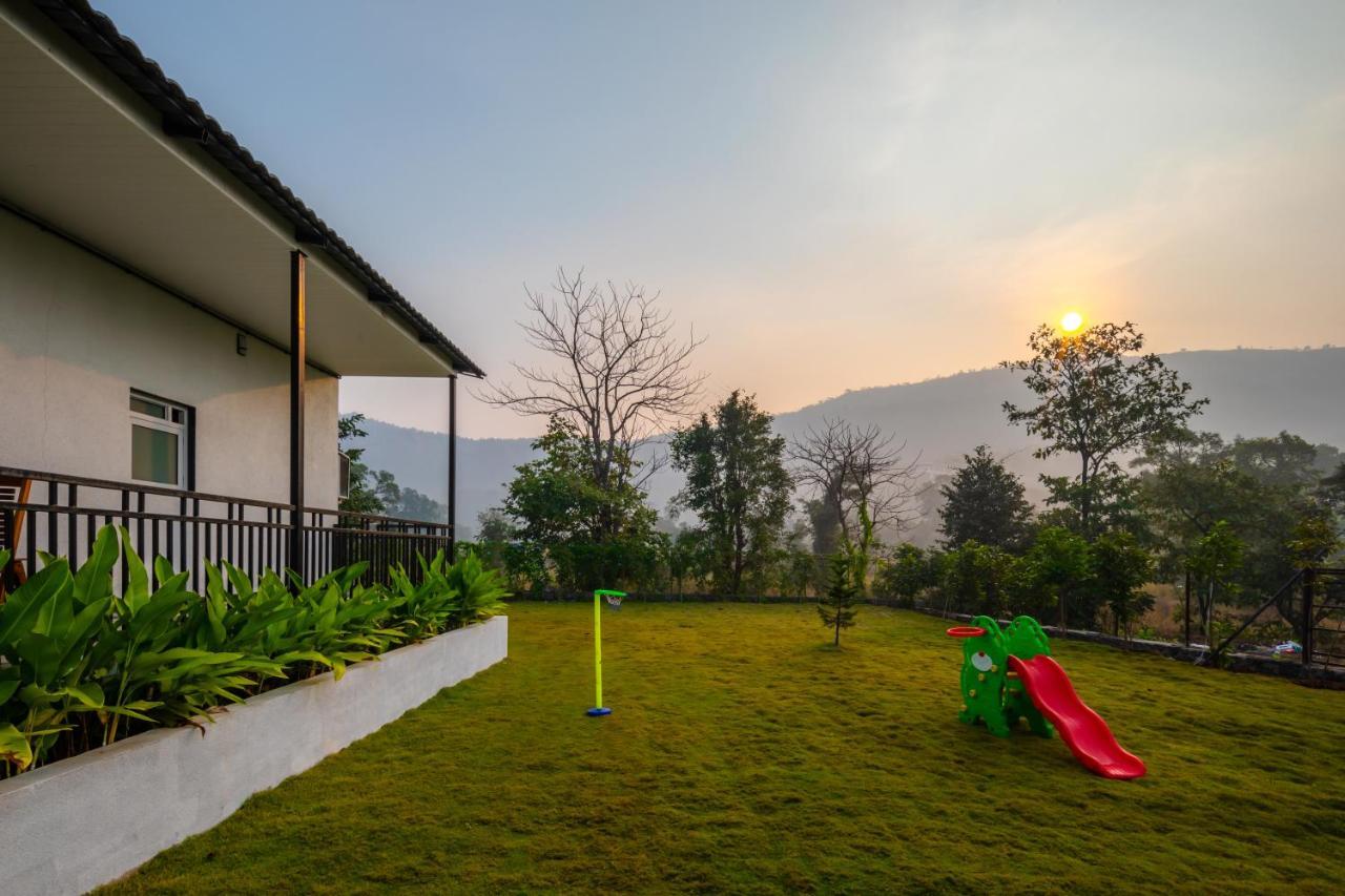 Saffronstays Turquoise Maison, Karjat Eksteriør billede